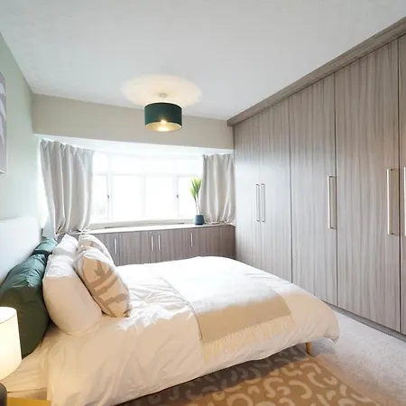 Vakantiehuis Stunning Luxury 3 Bed House With Garden In North