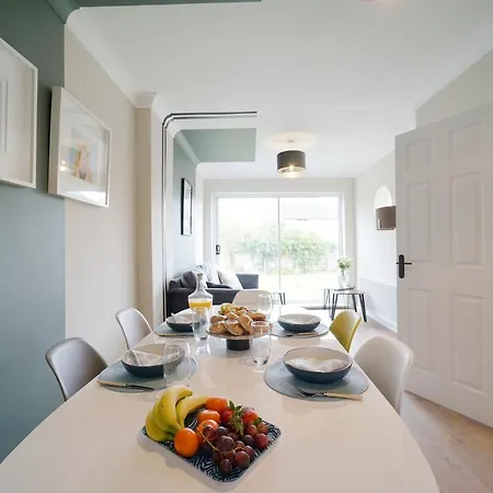 Stunning Luxury 3 Bed House With Garden In North Leeds (West Yorkshire)