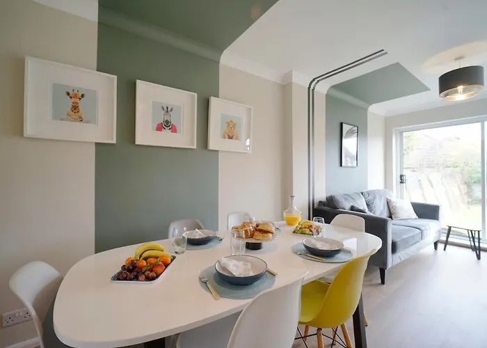 Stunning Luxury 3 Bed House With Garden In North Holiday home Leeds (West Yorkshire)