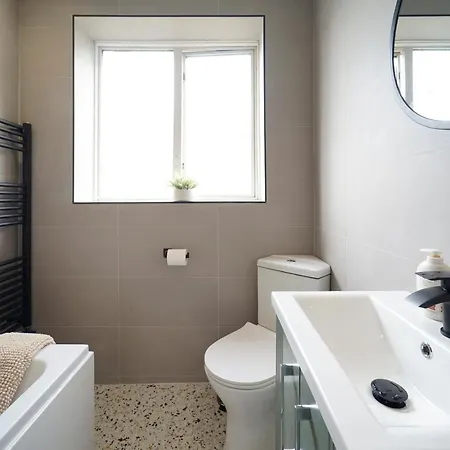 別荘 Stunning Luxury 3 Bed House With Garden In North リーズ