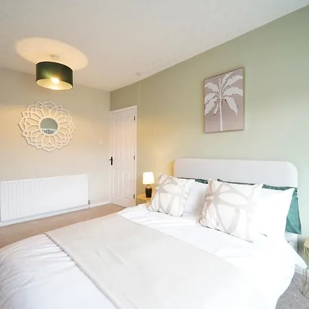 Stunning Luxury 3 Bed House With Garden In North * リーズ